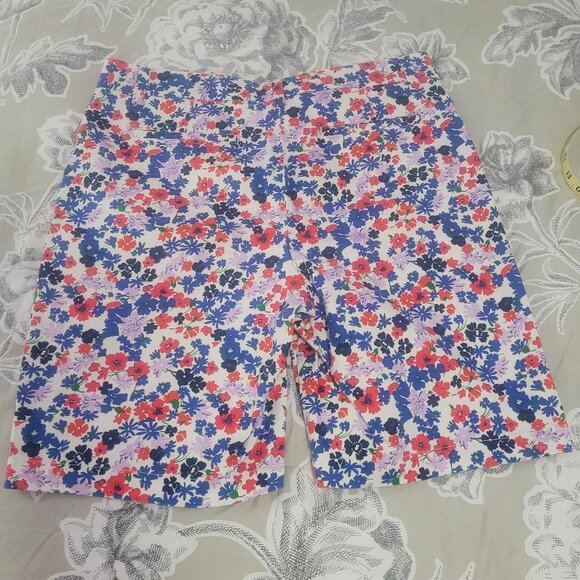 Lands' End Flowered Print 10" Cotton Shorts Size 12 EUC - Picture 2 of 9